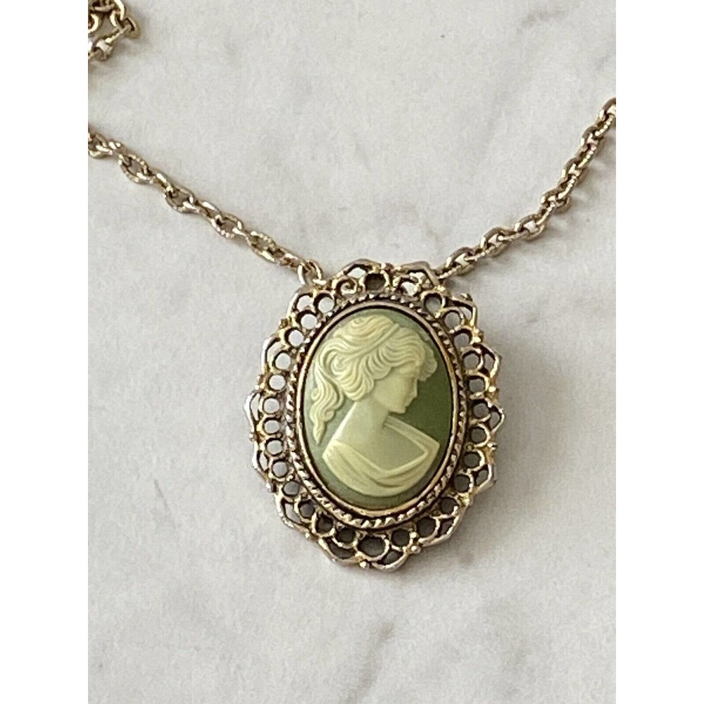 Vintage 1960s PERI Cameo Necklace Brooch / pendant faux cameo green - Picture 10 of 13
